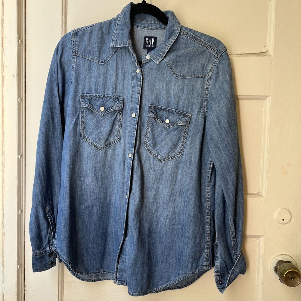 GAP Mens Denim Shirt Sz S Pearl Snap Casual Business Work Western Minimalist